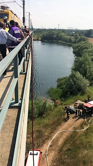 Geübt: Löschwasser aus dem Rattmannsdorfer Teich für die SET